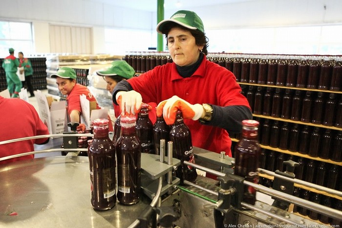 Bên trong nhà máy sản xuất nước hoa quả AZNAR ở Azerbaijan